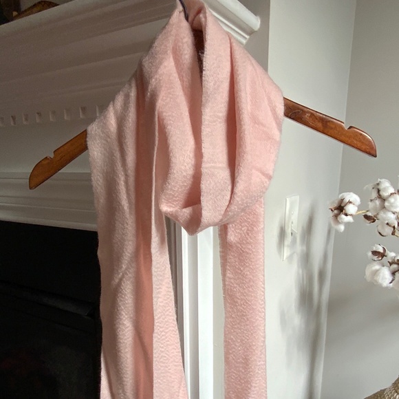 SET OF NORDSTROM RACK 100% CASHMERE Scarf and Hat In PINK CHINTZ OS NWT STUNNING - Picture 5 of 16